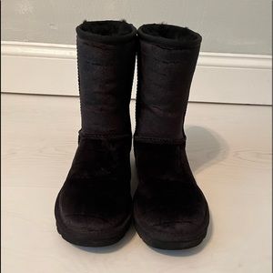 UGG Classic Short II Crocs Black Sheepskin Velvet